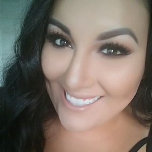 Meet your Posher, Lina